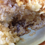 Toyono Don - 黄金丼大盛のご飯の底は汁ダクでした。
