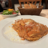 エリオ・ロカンダ・イタリアーナ - ラザニア。すごい量です。クリーミーみが強め。美味しいので食べきりましたが、普通なら途中で飽きそうなくらいの量感でした。