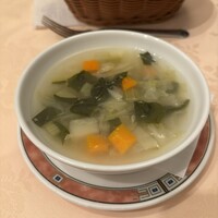 エリオ・ロカンダ・イタリアーナ - 野菜たっぷりスープがありがたい。でもちょっと薄味。