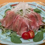 海鮮処 とも吉 - 茶美豚の生ハムサラダ