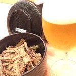 うなぎ 小椋 - ワイングラスの一口ビールがちょうどいい〜