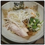 無尽蔵 こいわ家 - 旨醤めん
            
            24時間営業で、どちらかというと居酒屋的なお店です。
            麺は予め味付けしてあるスタイル。ジューシーな醤油焼きそばといった感じです(焼いてはいませんが)。で、肝心な味の方はというと、アルコールで舌がマヒした方にはうってつけというか…