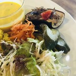 ほっぺ - ナスとキノコのカナッペ、付け合わせにも手が込んでいます。