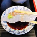 伊勢屋 - スズキの刺身（アップ）