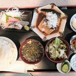 伊勢屋 - お刺身と煮魚定食