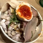 麺屋YAMATO - ピリ辛鶏めしに更にトッピング