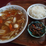 輝龍飯店 - 五目そば：ランチ　ミニご飯と、ひじきの小鉢が付きました