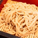 かわしま - 微かに"ほし"が見える、色が濃い目でコシがある絶品"蕎麦"。