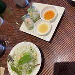 タイム - 春巻きとサラダ