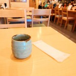 かわしま - 着席後すぐに提供してくれるセット。