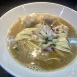 ヌードル＆スパイスカレー 今日の1番 - サプライズ雲呑が2尾