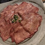 牛三 - 上タン薄切り