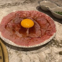 肉の匠 将泰庵  船橋本店 - 追加でオーダーした王者の炙りユッケ。感動のおいしさ。
