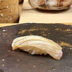 鮨しゅんじ - 目一鯛 朝締め軽く昆布締め