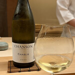 鮨しゅんじ - Domaine Chanson Chablis 2022
      フランス シャブリ産の白ワイン