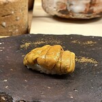 鮨しゅんじ - 赤うに 愛媛より（鮨つぼみと同じ産地）