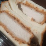 LAWSON - 料理写真:三元豚の厚切りロースカツサンド@アップ