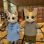 グッチオステリアダマッシモボットゥーラ - １階GUCCI店舗のボーちゃんとボリス君　ヒグチユウコさんの手描きぬぬ