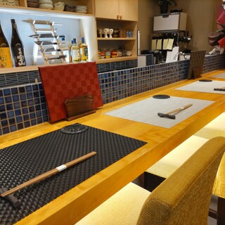 カウンターと完全個室で、ゆっくりとお食事を◆接待やデートに