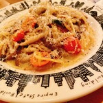 アンジェロ&ミカエル - たっぶりきのことパルメザンチーズのパスタ