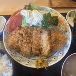 なか里 - カツ、ボリュームあります♪