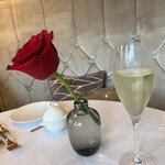 RoastBeef&Grill ROSSINI - バラは造花でなくものほん