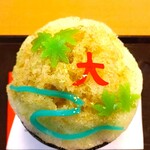 二條若狭屋 - 後掛け用の黒蜜をかけると氷の中に入っている、あずき、寒天などとの相性が良く、美味しいあんみつ氷になる〜!!( ^o^)ﾉ