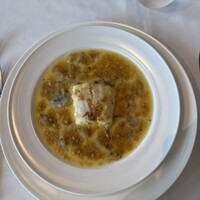 RoastBeef&Grill ROSSINI - 「舌平目の洋酒蒸　ボンファム」～舌平目の周りに刻んだシャンピニオン入りのソースがたっぷりとかけられています。