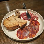 ダブリュー青山 ザ セラーアンドグリル - 