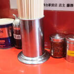 ラーメン二郎 - 卓上調味料