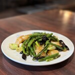 中国料理 四川 - ニンニクの茎と海老のトウガラシ炒め