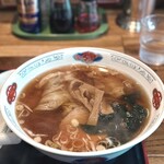 香雅 - 料理写真:ワンタン麺　¥930