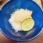 髙橋 謙太郎 - つぶ貝。昆布出汁のかき氷を添えて