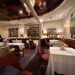 ヴァンサン - エレガントな店内