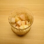 髙橋 謙太郎 - 桃。下に烏龍茶のゼリーがあり、一緒に食べると絶品です。