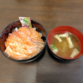 水口寿志亭 市場の食堂 _0