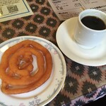 インド料理 パリワル - ジャレビはブラックコーヒーと一緒にいただきました♪