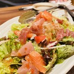 旬魚・地酒 トロ八 新橋駅前店 - 海の幸！有機野菜の海鮮サラダ～イタリアンドレッシング～