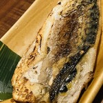 旬魚・地酒 トロ八 - 原始焼き ! 沼津漁港直送『本日の炭火焼魚』
