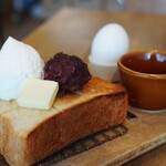 天然酵母の食パン専門店 つばめパン ＆Milk - 小倉トーストのモーニングセット✨