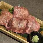 厚切り牛タン 焼肉一心たん助 - 
