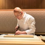 銀座 しのはら - ハモの骨切り