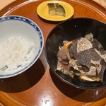 銀座 しのはら - とび牛のすき焼き風、水茄子の漬物、白飯