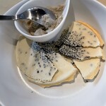 バルミュウ - お通し　南部せんべいとサバペースト