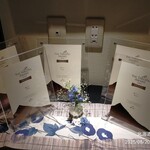 鮨みなと - 入ってすぐ右にある、食べログさんの盾。お店によっては食べログさんが嫌いな店もありますが、こちらはきちんとしています。