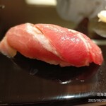 鮨みなと - 12品目、中トロ（大トロ）、見ての通り、美味しかったです。