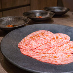 USHIGORO S. - 特選ロース 　香味野菜と梅キムチ