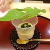 高槻 天野 - 鮑と枝豆の冷製茶碗蒸し　青海苔ジュレかけ