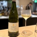 マンサルヴァ - ロワールのミュスカデは、程よいミネラル感で、貝類には鉄板並みと言える相性の良さを見せます。