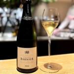 マンサルヴァ - シャルドネには珍しいという、めちゃめちゃ酸を引っ張るシャンパーニュ。
      さすがにちょっと強いですが、飲むならこんな蒸し暑い日しかありません(^^)